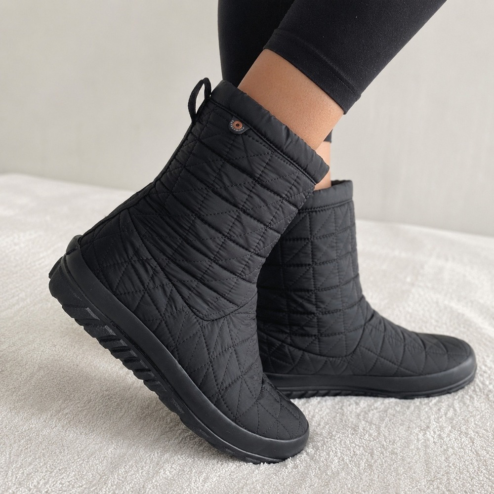 Bogs Snowday II Mid Women sz 10 Black Waterproof Quilted Snow Boots Gorpcore